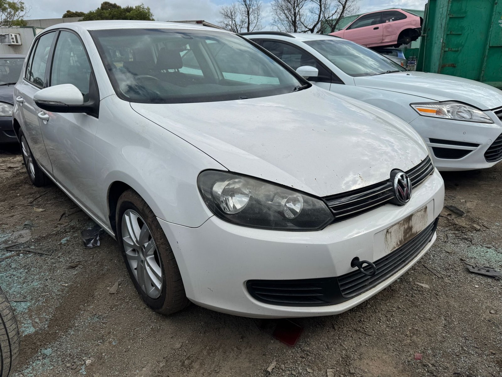 Wrecking 2010 Volkswagen Golf